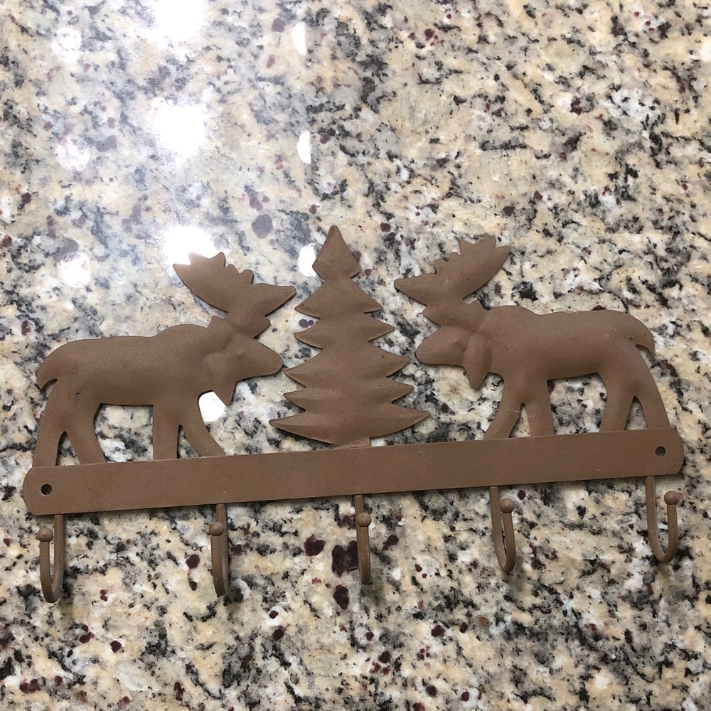 Rustic Brown Moose Wall 5-Hook Rack with Tree Accent